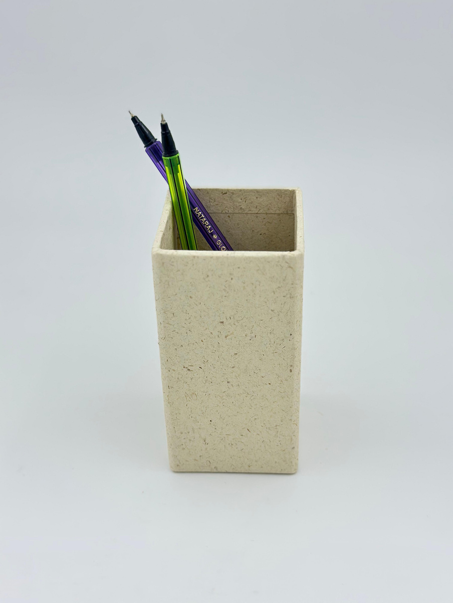 Farmer Paper Square Pen Holder